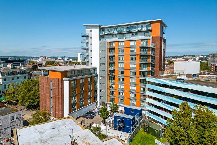 2 Bedroom Flat To Rent In Orchard Plaza, Poole, BH15