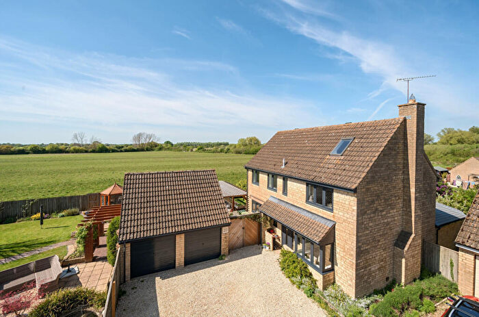 6 Bedroom Detached House For Sale In The Cursus, Lechlade, Gloucestershire, GL7