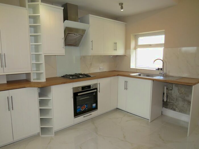 4 Bedroom Property To Rent In Westborough Drive, Halifax, HX2