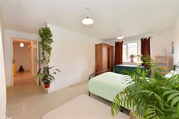 2 Bedroom Flat For Sale In Jack Clow Road, London, E15