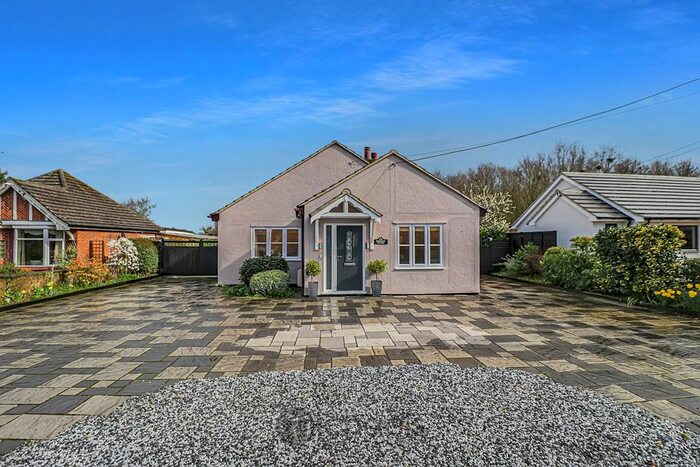 5 Bedroom Chalet For Sale In Church Road, Layer-De-La-Haye, Colchester, CO2