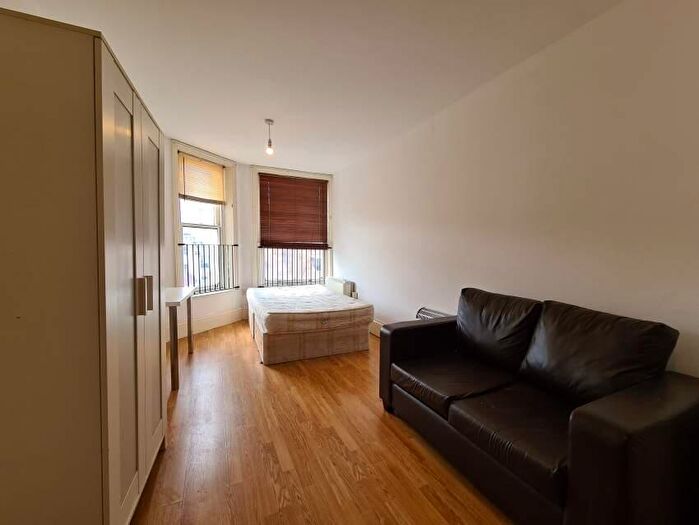 Flat To Rent In Holland Road, Hove, East Sussex, BN3