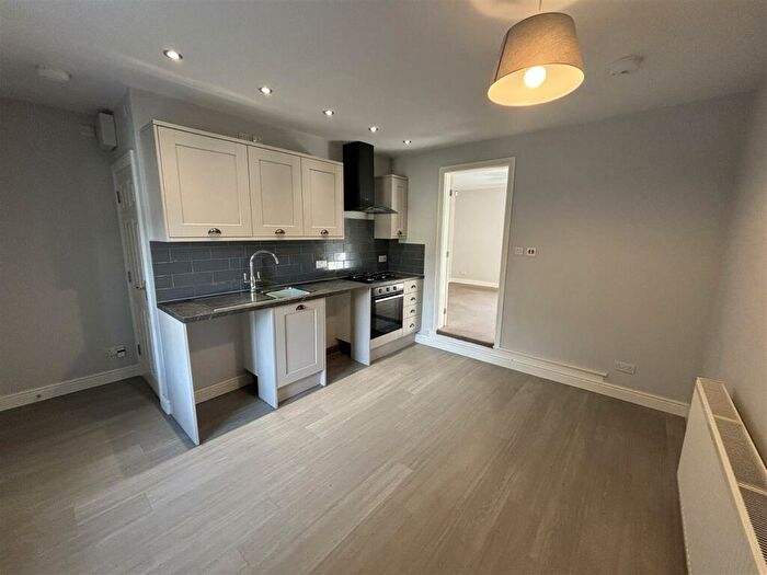 1 Bedroom Flat To Rent In Chapel Street, Glossop, SK13