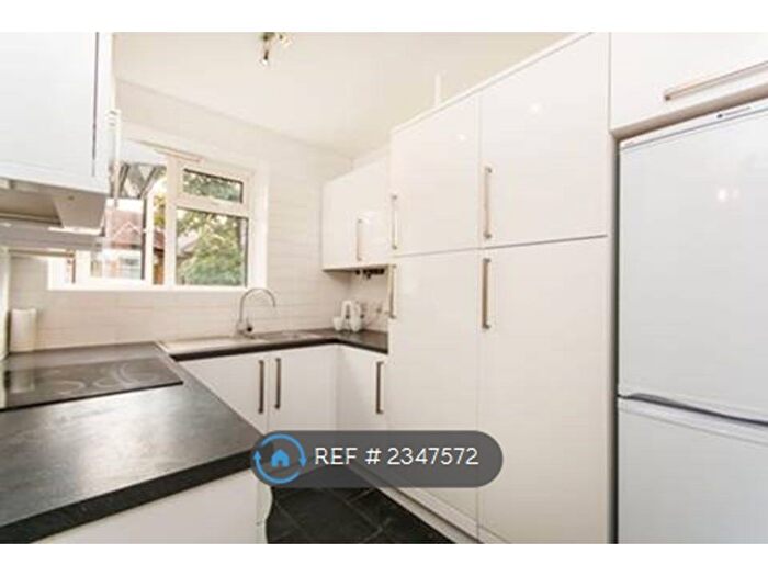 1 Bedroom Flat To Rent In Melbourne Grove, London, SE22