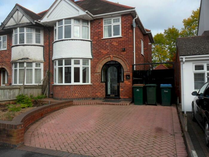 3 Bedroom Semi-Detached House To Rent In Dillotford Avenue, Styvechale, CV3