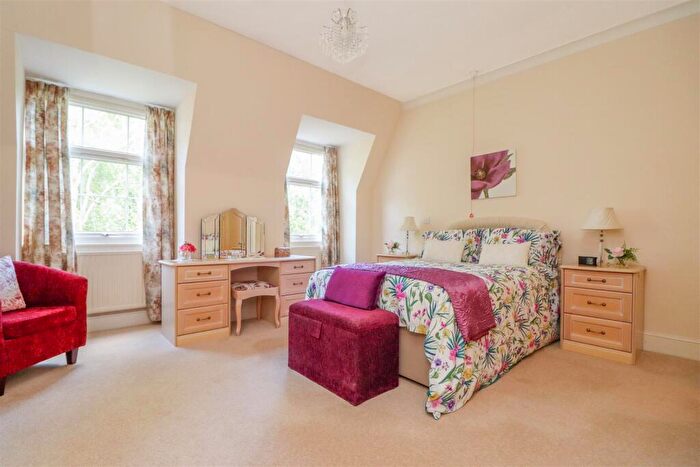 2 Bedroom Retirement Property For Sale In Guildford Road, Horsham, RH12