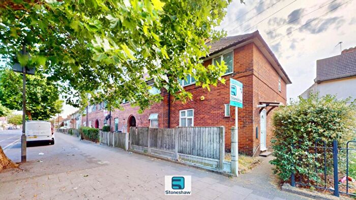 3 Bedroom End Of Terrace House For Sale In Heathway, Dagenham, RM9
