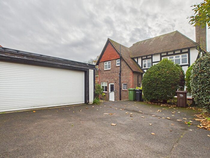 4 Bedroom Detached House To Rent In Havant Road, Drayton, Portsmouth, PO6