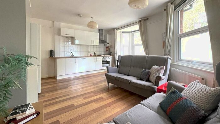 4 Bedroom Flat To Rent In Ramsay House, Cottage Grove, Southsea, PO5