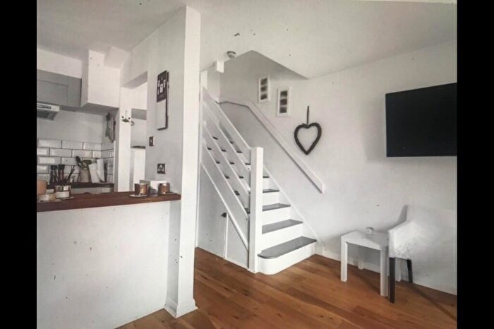 1 Bedroom Flat To Rent In Rotherwood Close, London, SW20