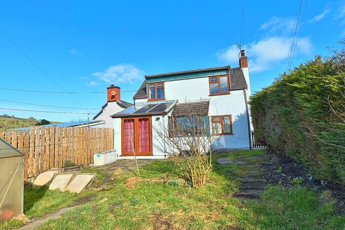 2 Bedroom Detached House For Sale In Penrhos, Bryneglwys, Corwen, LL21