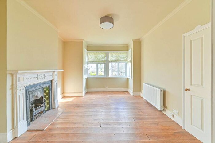 4 Bedroom Semi-Detached House For Sale In Underhill Road, East Dulwich, London, SE22