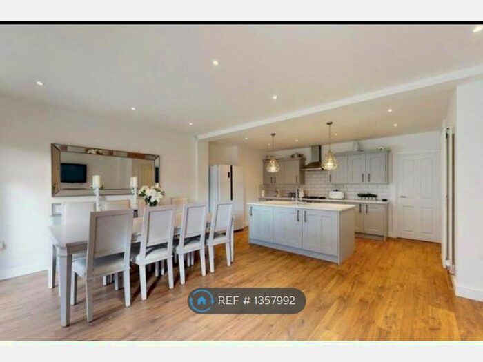 3 Bedroom Semi-Detached House To Rent In Prestwood Drive, Romford, RM5