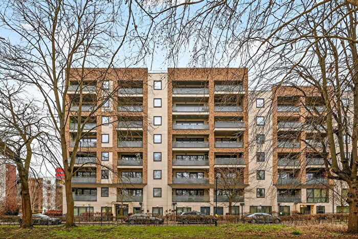 2 Bedroom Flat For Sale In All Saints Road, London, W3