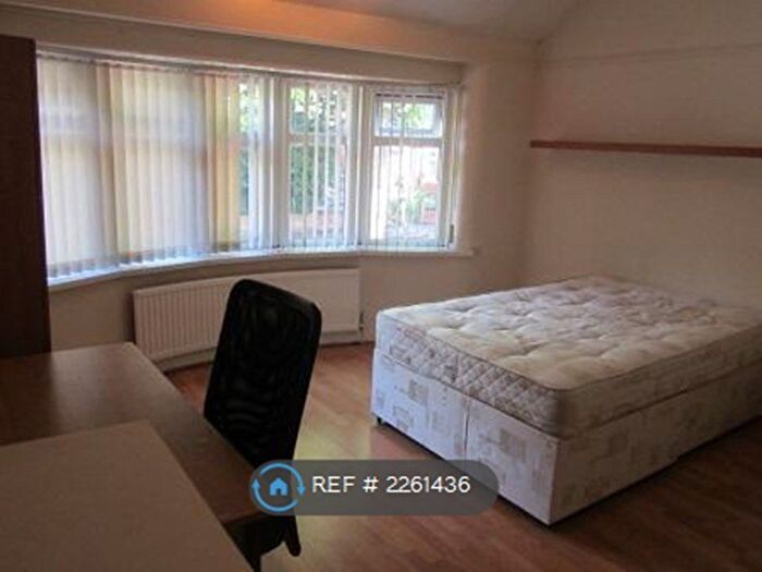 5 Bedroom Semi-Detached House To Rent In Mauldeth Road, Manchester, M20