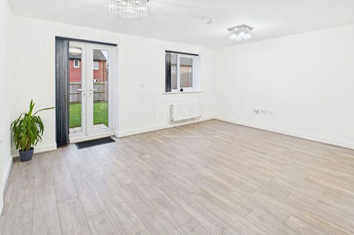 4 Bedroom Town House To Rent In Foxtrot Avenue, Great Sankey, WA5