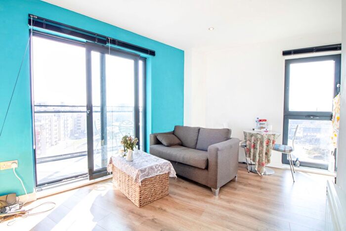 1 Bedroom Flat To Rent In Waterloo Street, Leeds, LS10