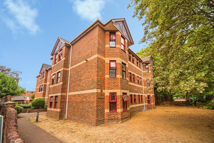 2 Bedroom Flat For Sale In Hulse Road, Southampton, Hampshire, SO15