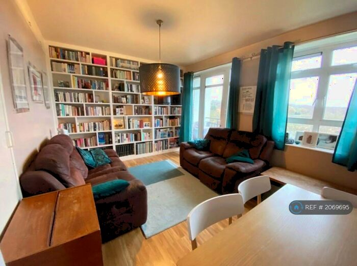 2 Bedroom Flat To Rent In Campbell Court, London, SE22