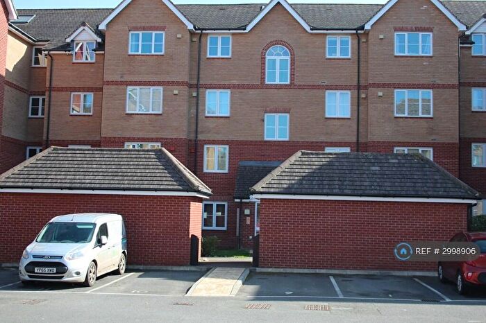 2 Bedroom Flat To Rent In Twickenham Close, Swindon, SN3