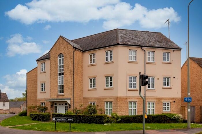 2 Bedroom Flat To Rent In Woodford Way, Witney, OX28