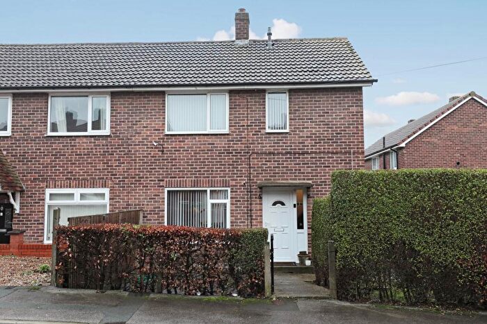 2 Bedroom Semi Detached House For Sale In Redhall Close, Beeston, LS11