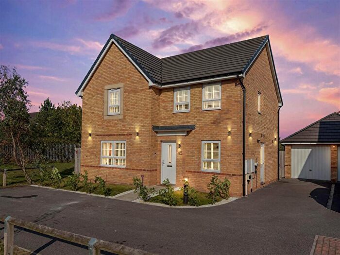 4 Bedroom Detached House For Sale In Airedale Drive, Brough, HU15