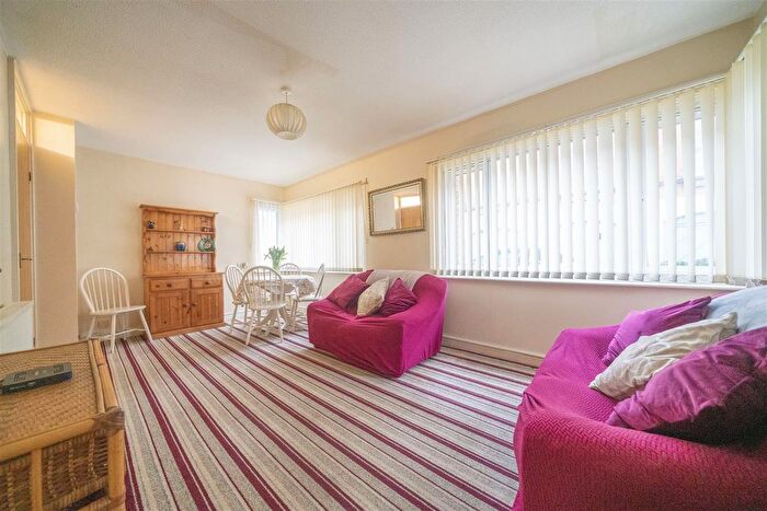 1 Bedroom Flat For Sale In Victoria Street, Weymouth, DT4 - Photo 8