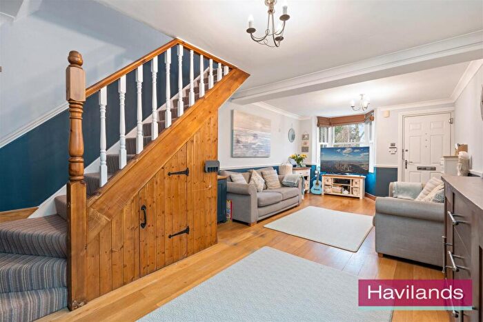 2 Bedroom Terraced House For Sale In Avenue Road, London, N14