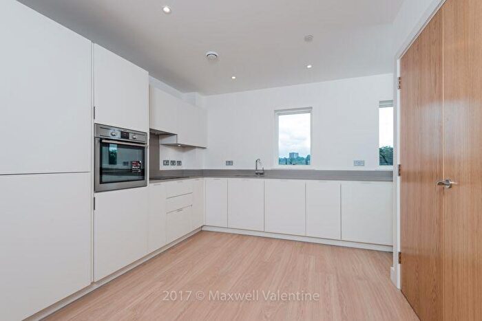 3 Bedroom Flat To Rent In Cherry Orchard Road, Croydon, CR0