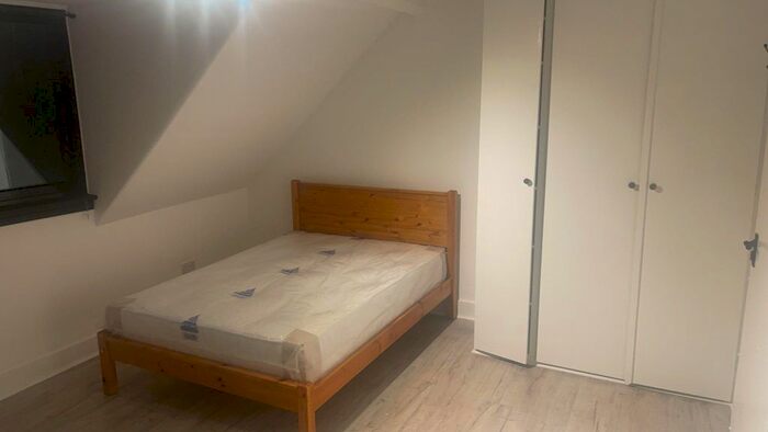 Studio To Rent In Cricklewood Lane, Cricklewood, NW2