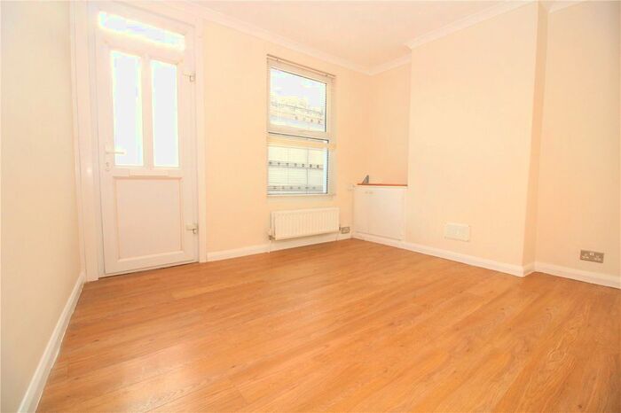 2 Bedroom End Of Terrace House To Rent In York Road, Northfleet, Gravesend, Kent, DA11