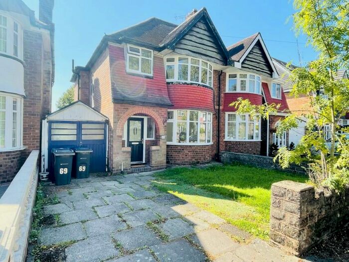 3 Bedroom Semi-Detached House To Rent In Stonor Road, Hall Green, Birmingham, B28