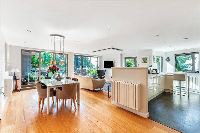 3 Bedroom Flat To Rent In Park View Road, Hove, East Sussex, BN3