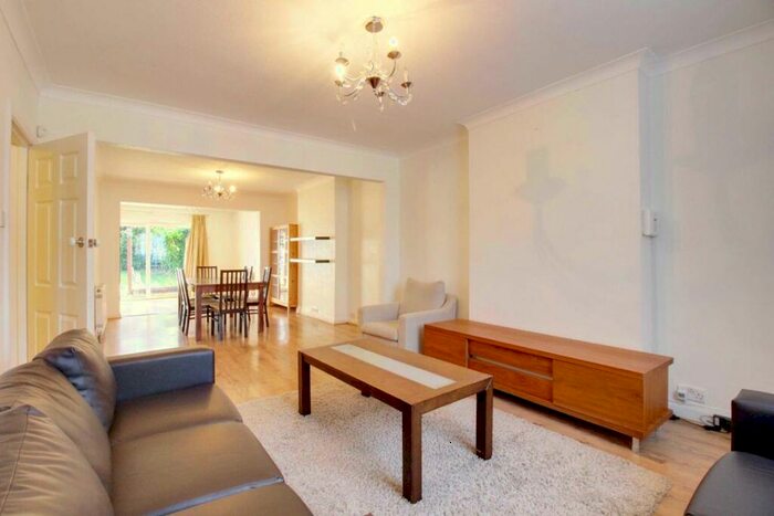 3 Bedroom Semi-Detached House To Rent In Nethercourt Avenue, Finchley, N3