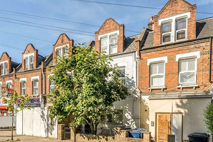 2 Bedroom Flat To Rent In Acton Lane, Chiswick, W4