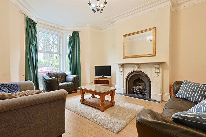 6 Bedroom Terraced House To Rent In Holly Avenue, Jesmond, Newcastle Upon Tyne, NE2