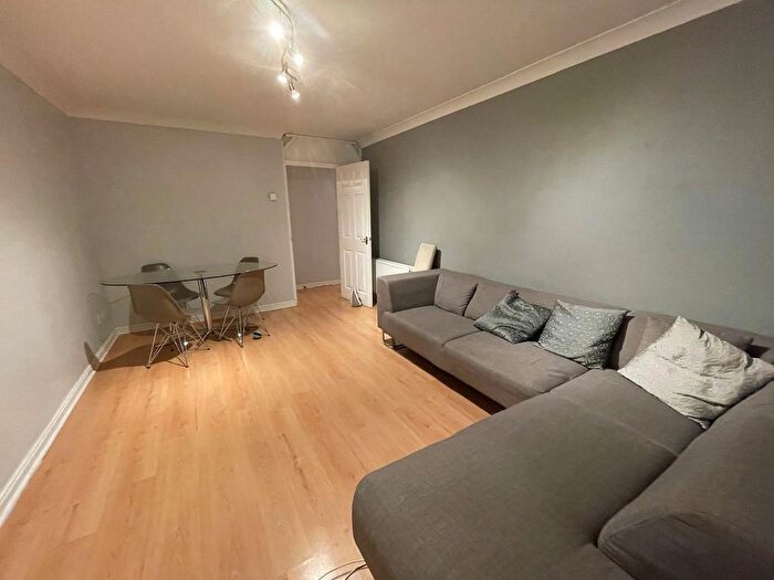 2 Bedroom Flat To Rent In Birkenhead Avenue, Kingston Upon Thames, KT2