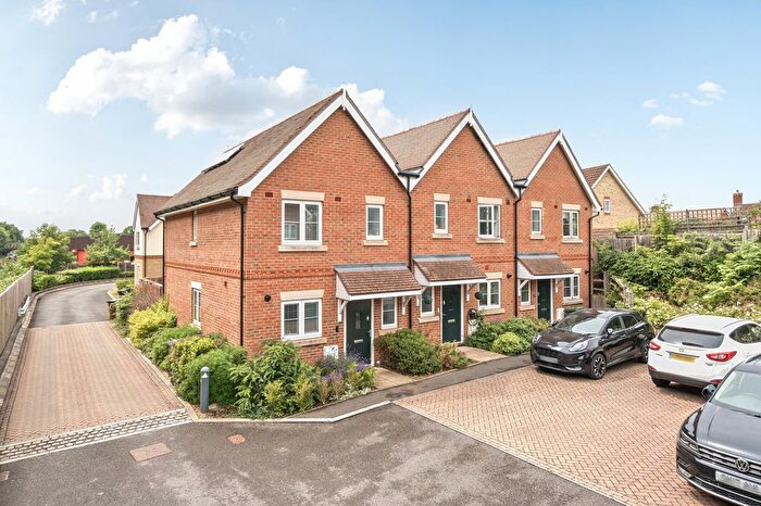 2 Bedroom End Of Terrace House For Sale In Alberta Close, Liphook, GU30