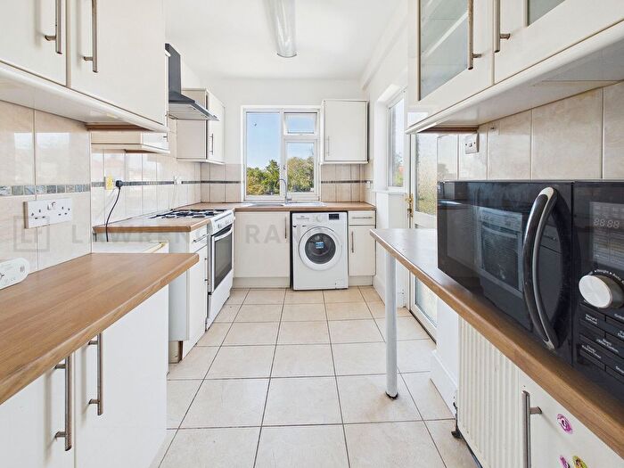 2 Bedroom Maisonette To Rent In Wingfield Way, Ruislip, HA4