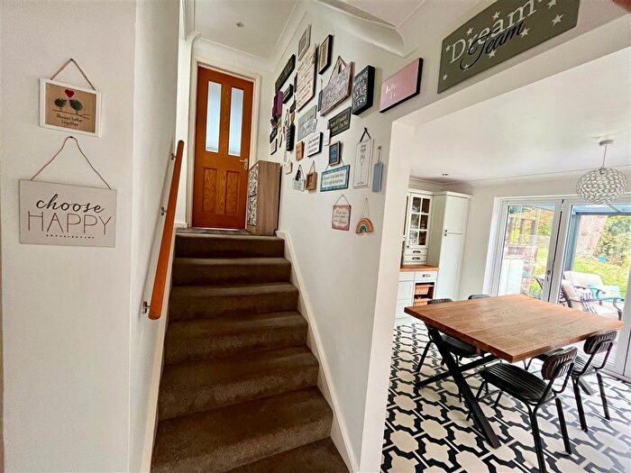 5 Bedroom Detached House For Sale In Estcots Drive, East Grinstead, West Sussex, RH19