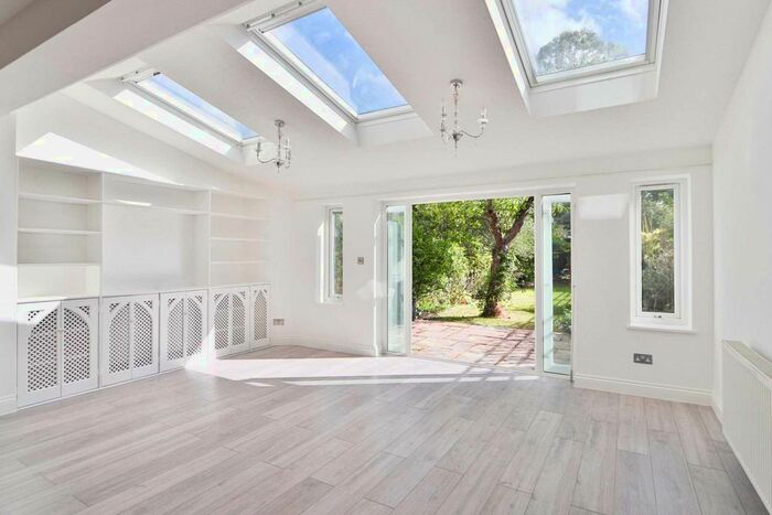 4 Bedroom Semi-Detached House To Rent In Cambridge Road, New Malden, KT3