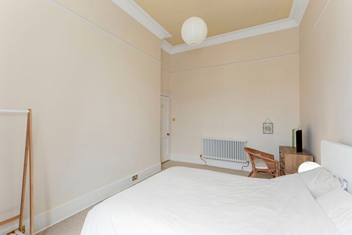 2 Bedroom Flat For Sale In / Coates Gardens, Haymarket, Edinburgh, EH12