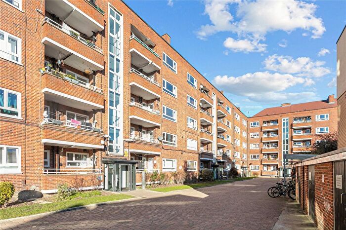 3 Bedroom Flat For Sale In Lordship Terrace, London, N16