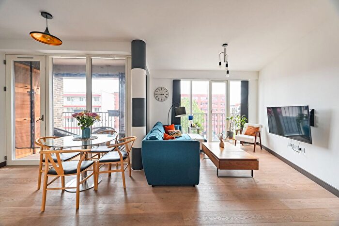 1 Bedroom Flat For Sale In Smeed Road, Bow, London, E3