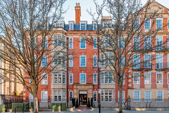 3 Bedroom Flat To Rent In The Little Boltons, Coleherne Court The Little Boltons, SW5
