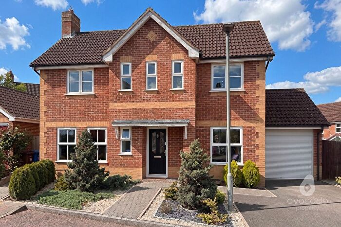 3 Bedroom Detached House For Sale In Dunford Place, Binfield, Berkshire, RG42