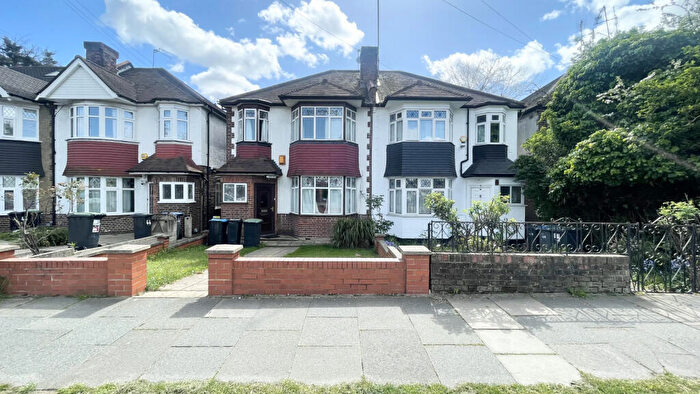 3 Bedroom Semi Detached House To Rent In Wilmer Way, Southgate, N14