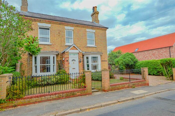 4 Bedroom Detached House For Sale In Station Road, Helpringham, NG34
