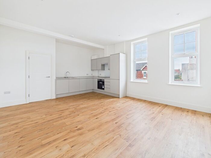 2 Bedroom Flat To Rent In Northcourt Road, Worthing, BN14